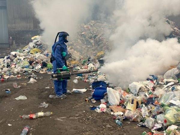 Fliegenbekämpfung und Insektenbekämpfung im Heißnebelverfahren. Geeignet für große Räumlichkeiten (Hallen)